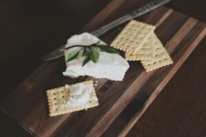 foods to eat when sick - plain crackers